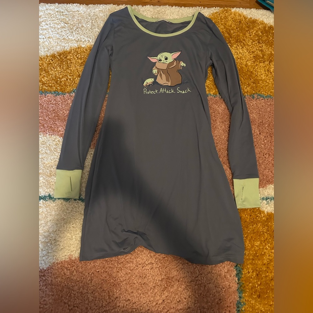 Baby yoda night gown